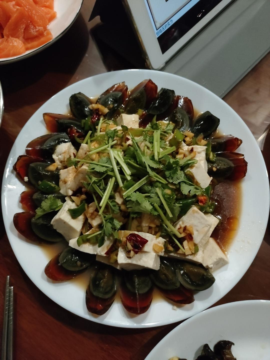 皮蛋拌豆腐