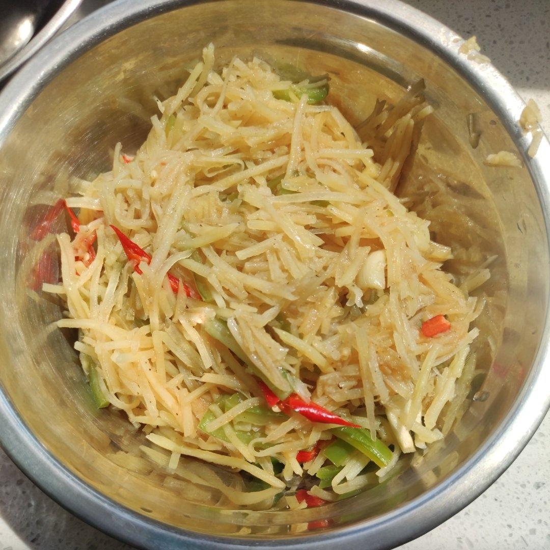 酸辣土豆丝（绝对清脆爽口，比外面卖的好吃，有诀窍！）