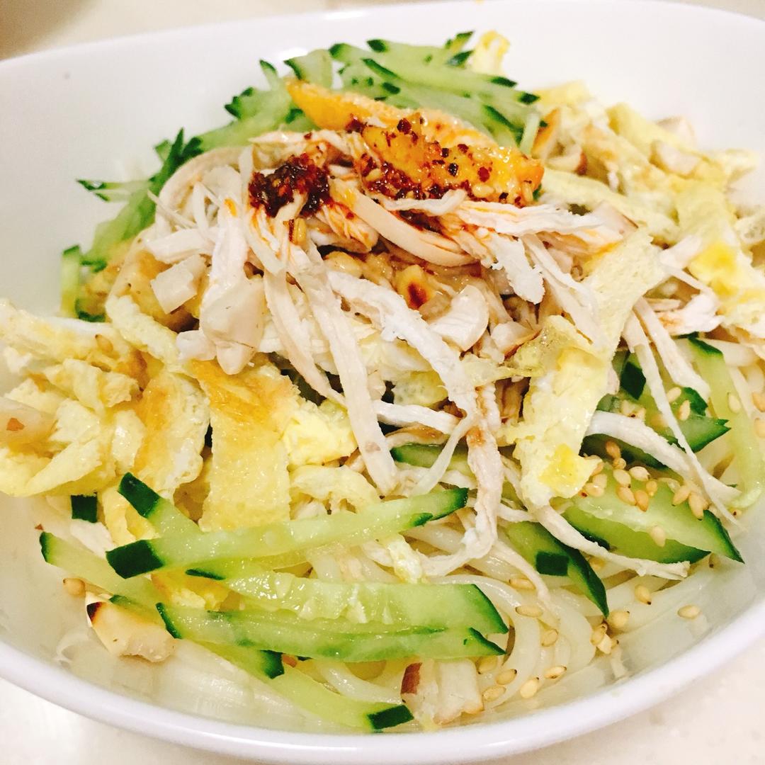 【鸡丝凉面】