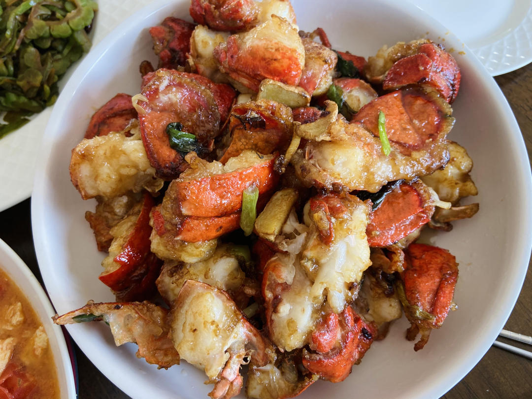 葱姜龙虾（附详细的拆解龙虾技巧，附精确地调料用量）