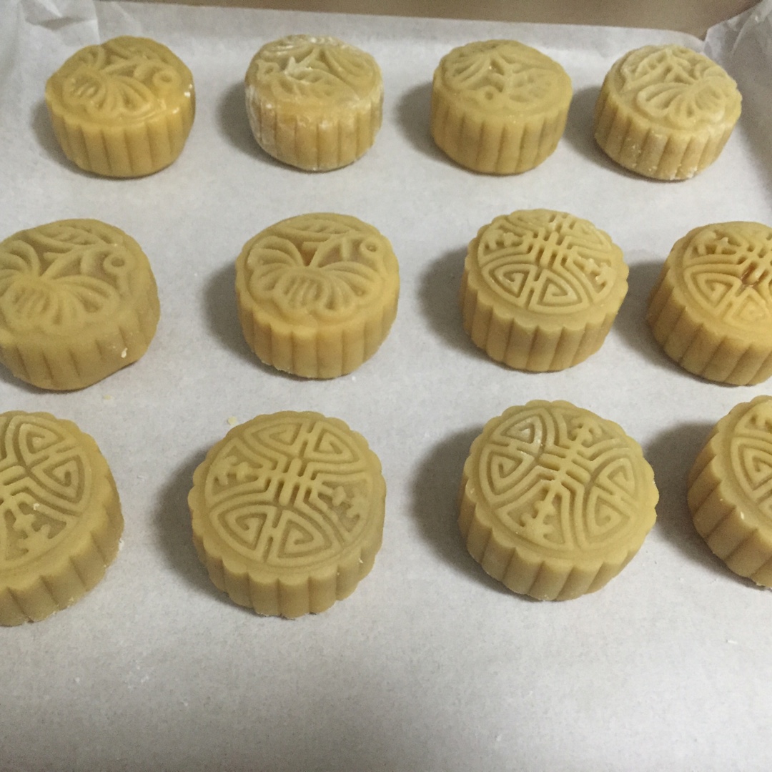 广式蛋黄莲蓉月饼