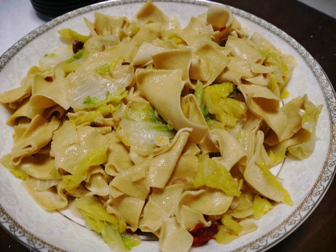 干豆腐炒黑白菜（勾氏私房菜）