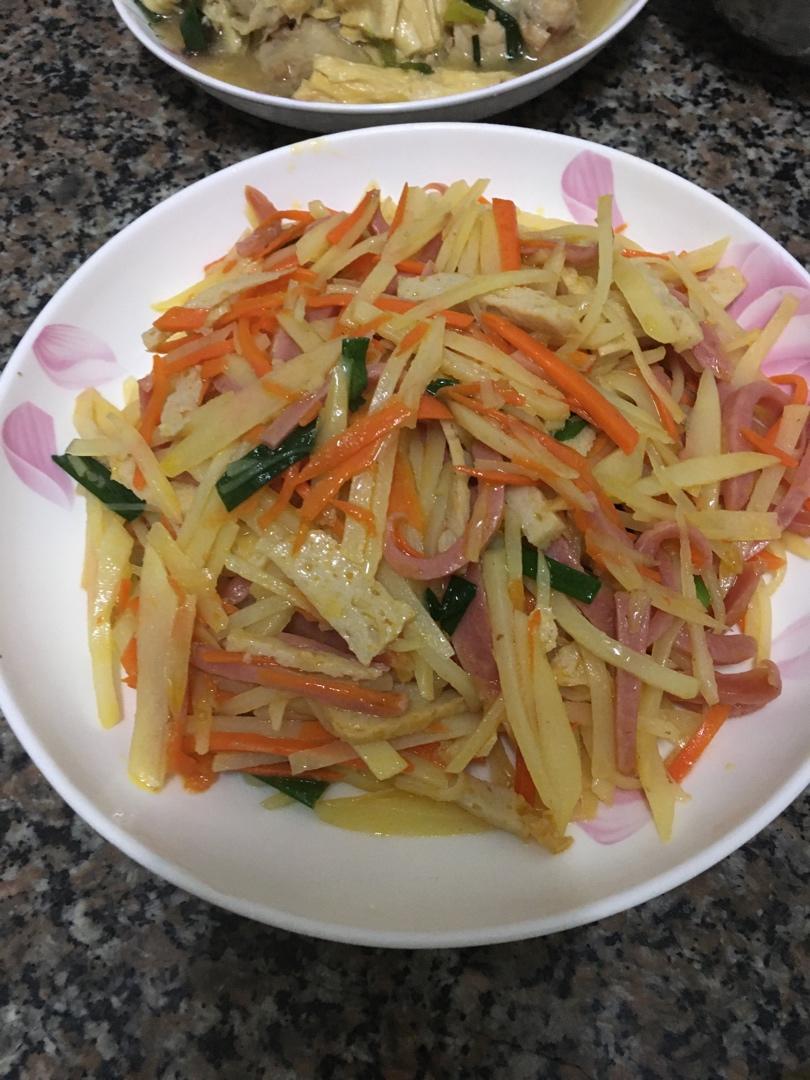 清炒双丝（土豆丝、胡萝卜丝）