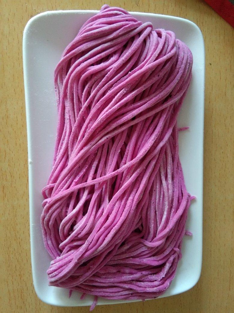 面条 有颜值的手擀面 (红心火龙果手擀面) 泪了69321做的有颜值的手擀