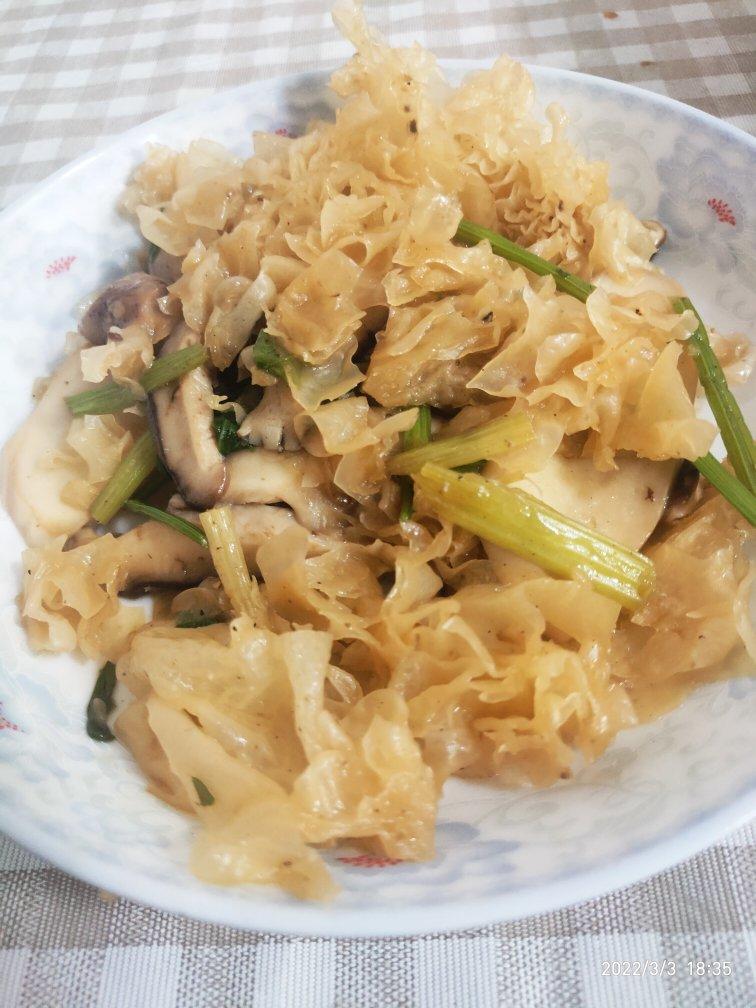 素炒白木耳