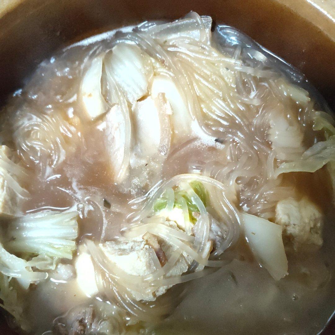 家常白菜炖粉条加豆腐泡