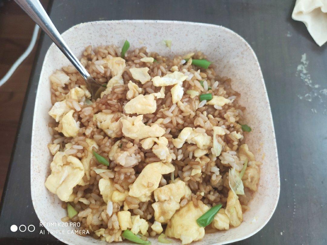 酱油蛋炒饭