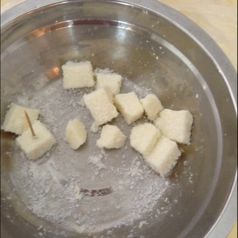 椰丝牛奶小方糕