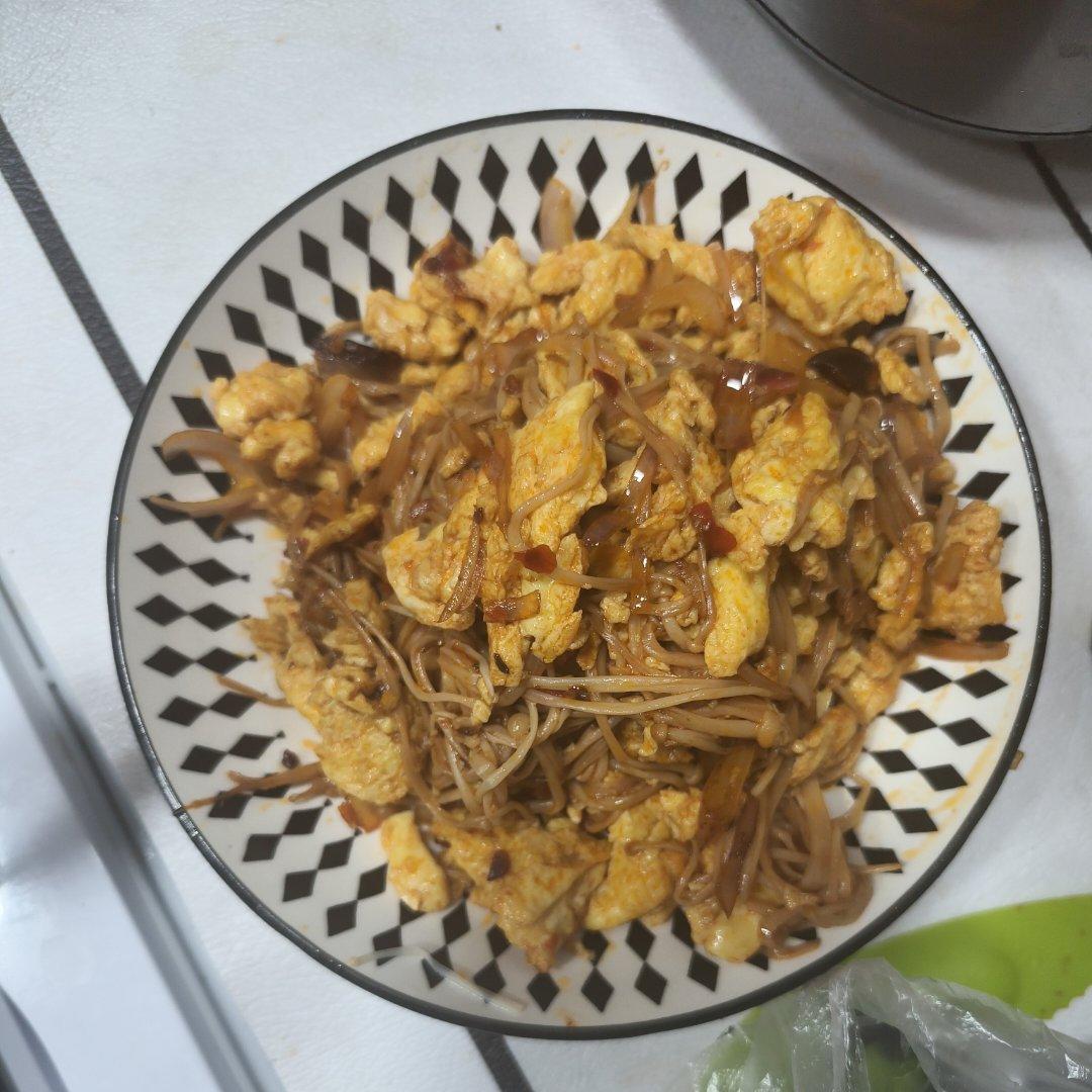 洋葱金针菇炒鸡蛋