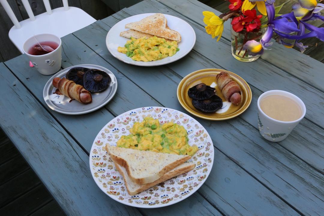 早午餐brunch｜湿嫩软乎的美式炒蛋，加马斯卡彭奶酪豌豆的做法 步骤7