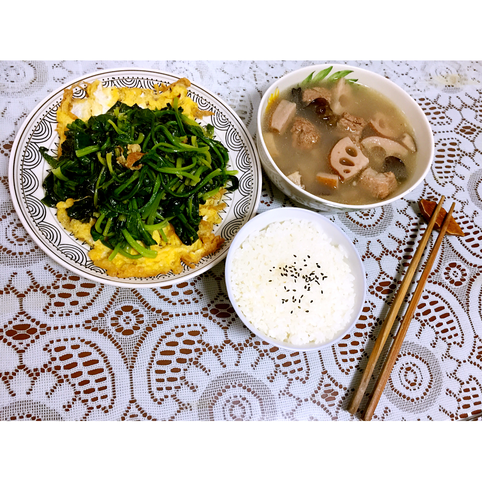 番茄土豆玉米排骨汤