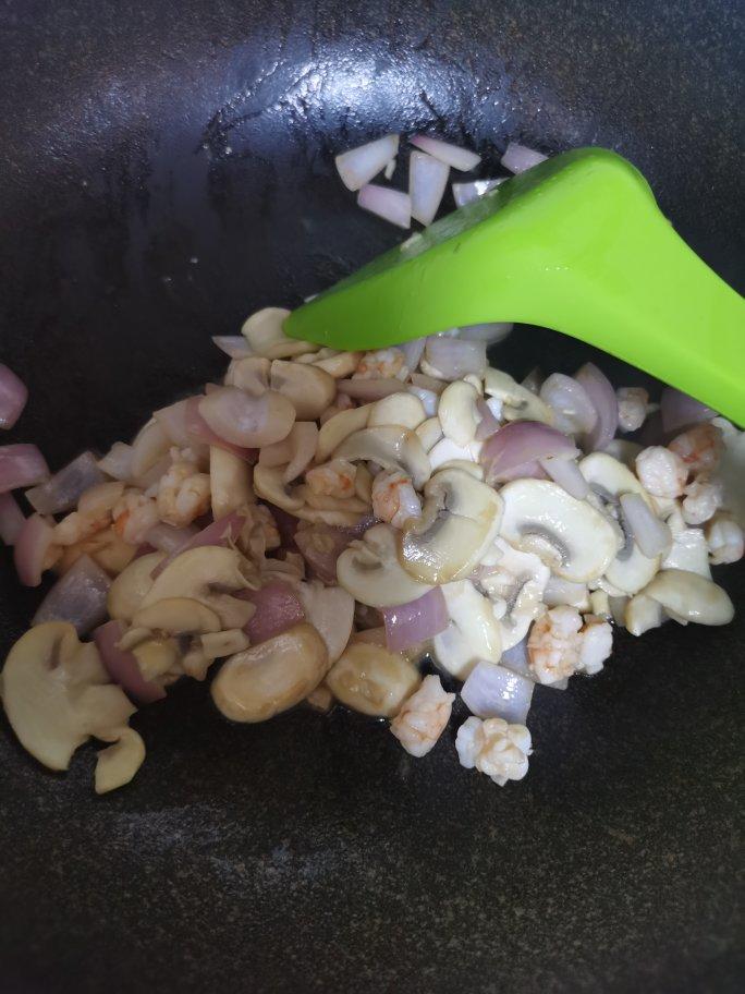 超惊艳奶油蘑菇汤(牛奶版本)