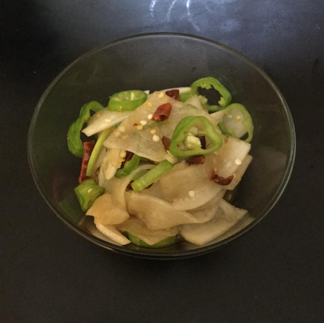 厨师长教你：“酸辣萝卜片”的家常做法，非常开胃