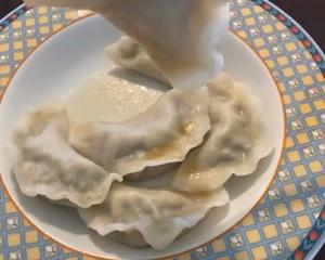 妈妈的茴香猪肉饺子｜从擀皮到调馅｜鲜美多汁的做法 步骤9