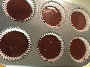 熔岩巧克力纸杯蛋糕（可可粉版）的做法 步骤6