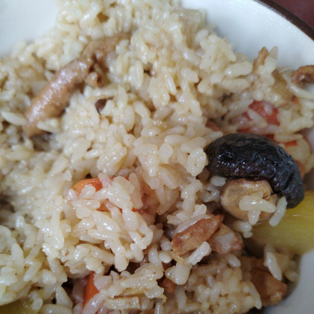 【香菇鸡肉焖饭】