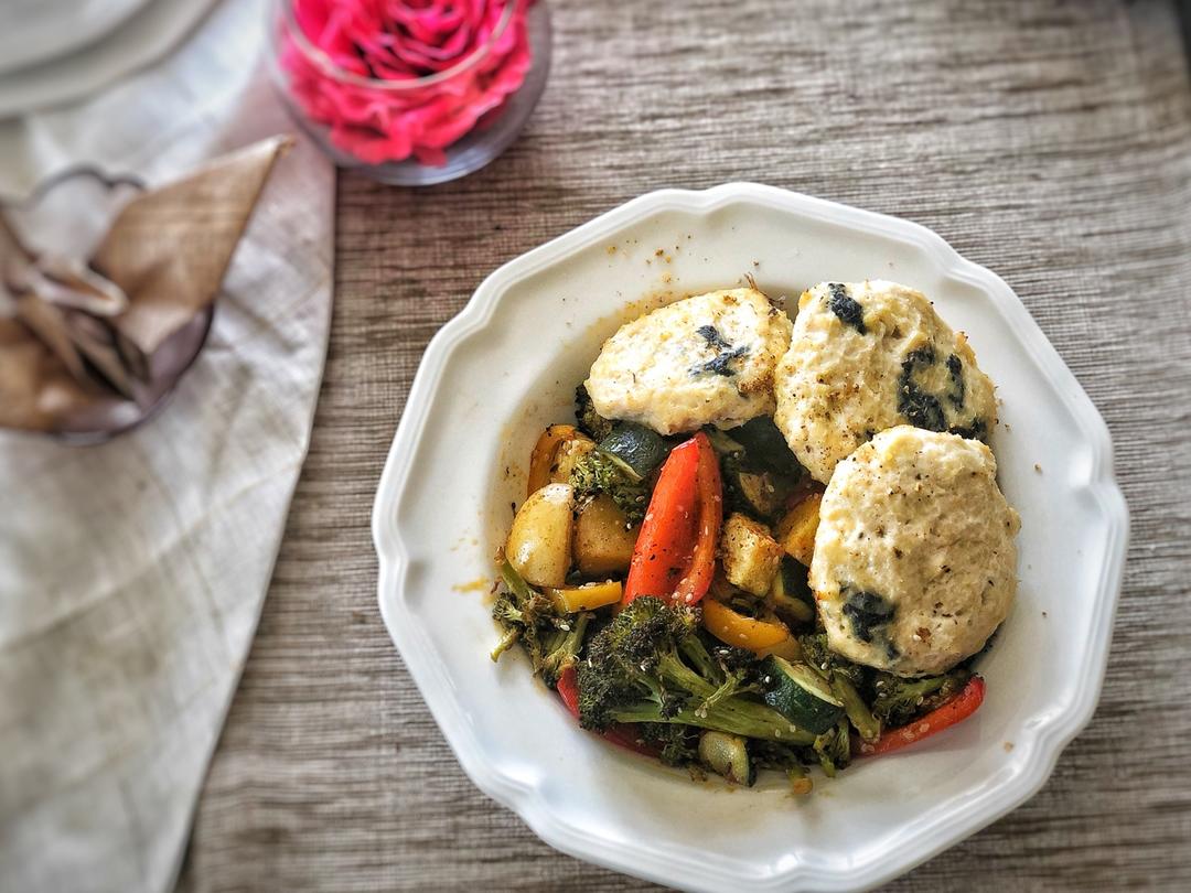 味增鸡肉海苔豆腐饼配香烤孜然薯蔬菜沙拉便当【北鼎烤箱食谱】