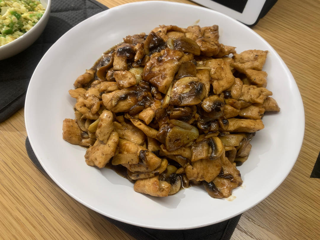 嫩滑不柴❗️爆好吃的黑椒口蘑炒鸡胸肉～绝了