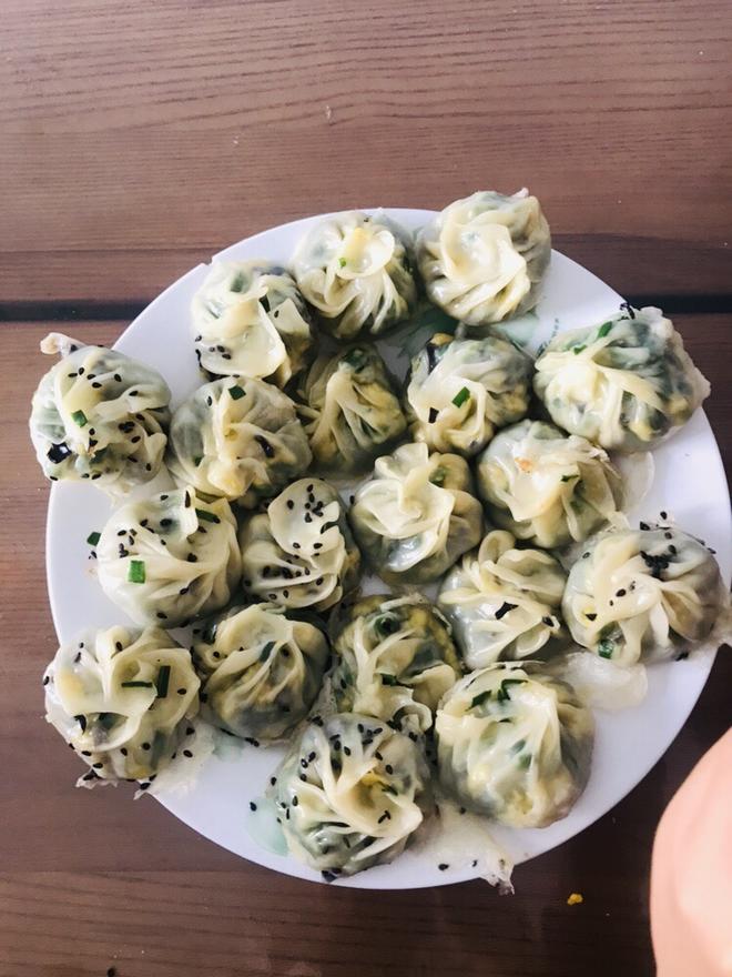 虾仁韭菜鸡蛋木耳煎包（用饺子皮）的做法