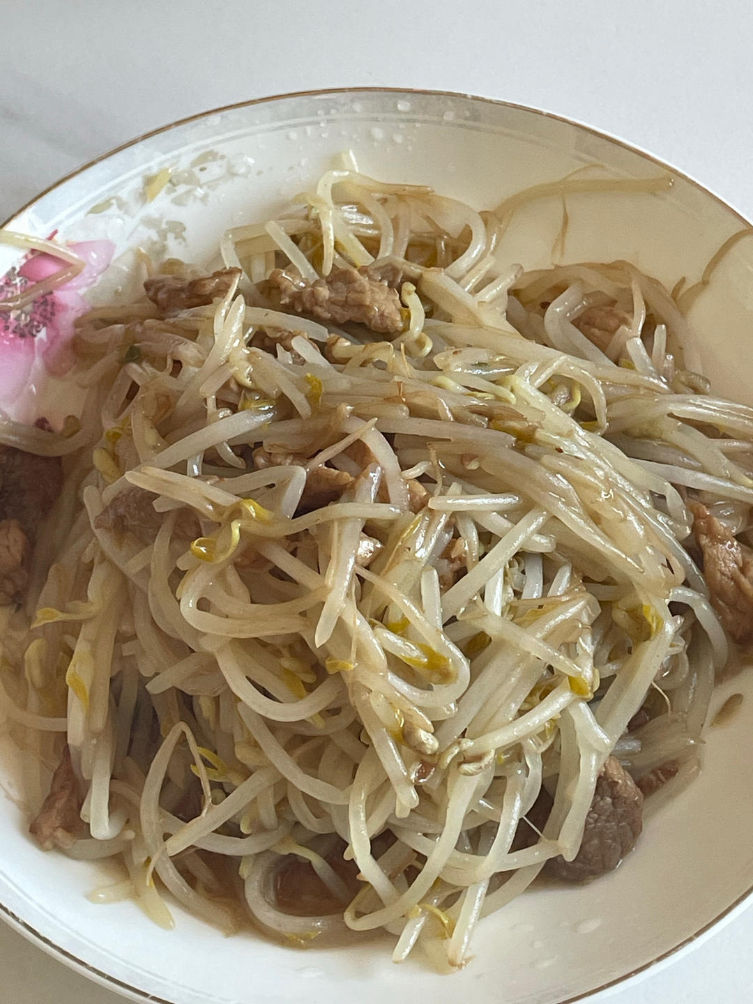 豆芽炒肉丝（是小时候妈妈的味道）