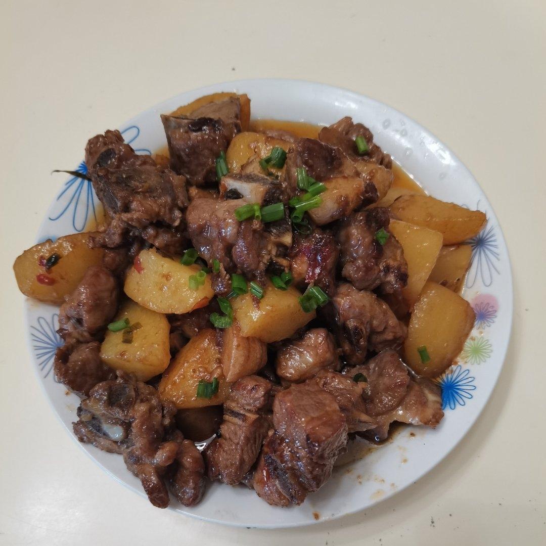 土豆烧排骨