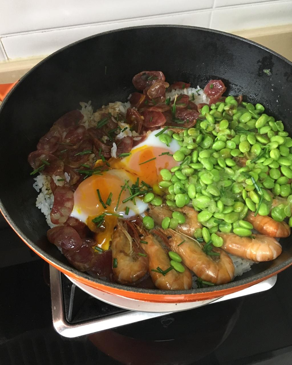 铸铁锅腊肠煲仔饭