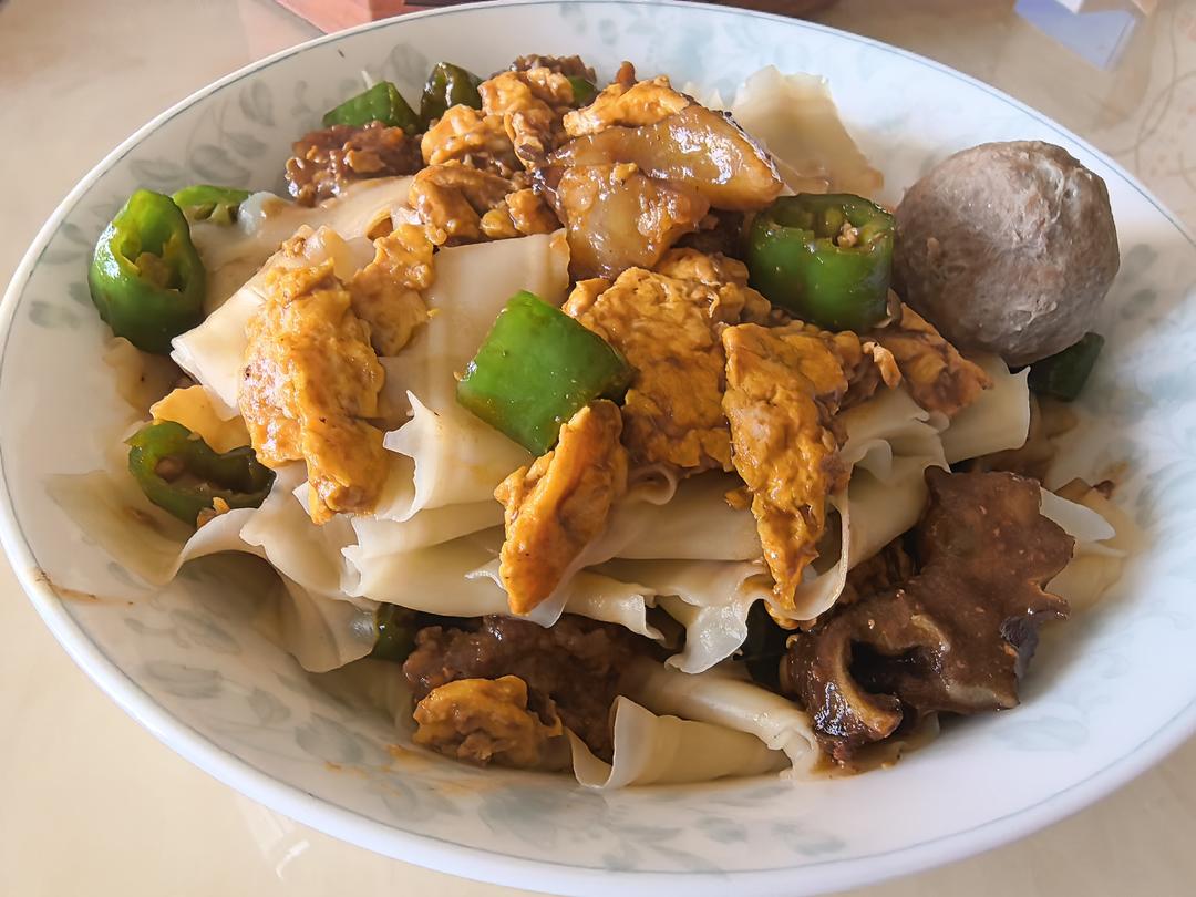 青椒鸡蛋酱刀削面