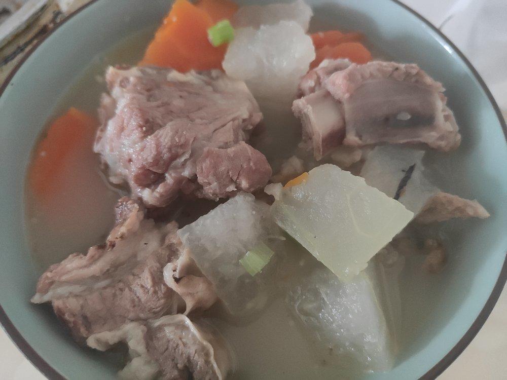 排骨玉米胡萝卜汤