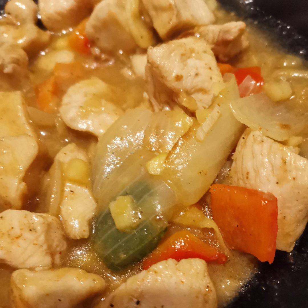 杂蔬炒鸡肉