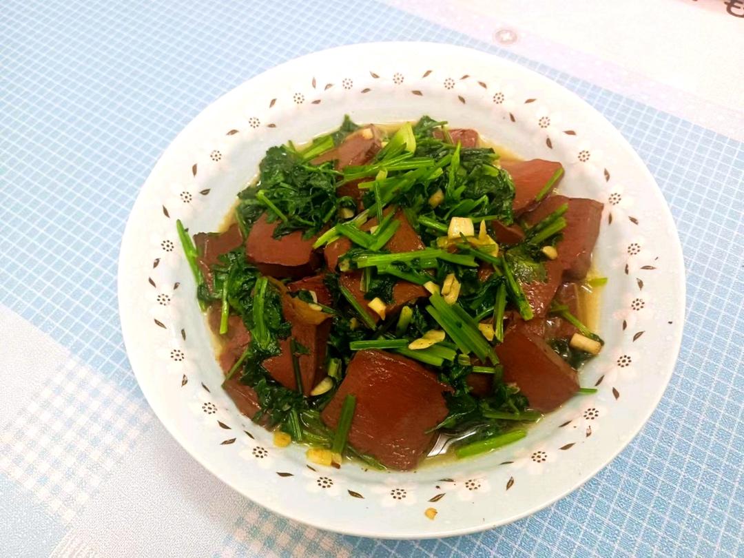 两分钟就做好的快手菜，鸭血炒香菜