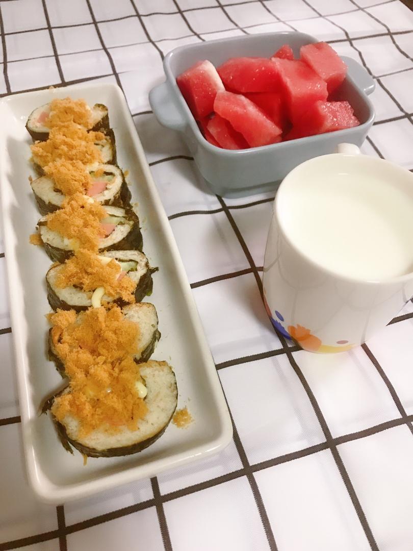 吐司片肉松海苔卷-华丽逆袭