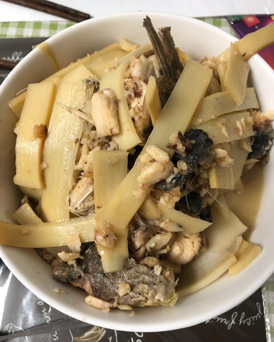 爆鱼。又叫熏鱼。