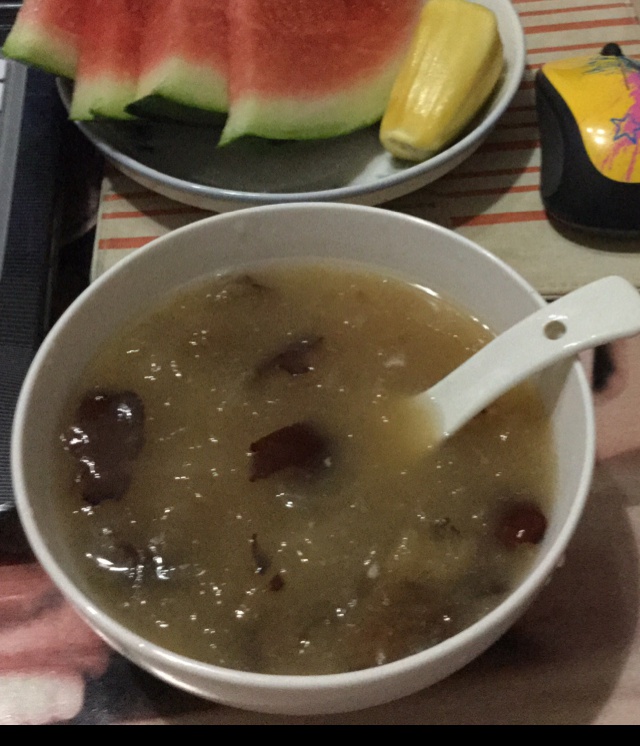 炖白木耳红枣糖水