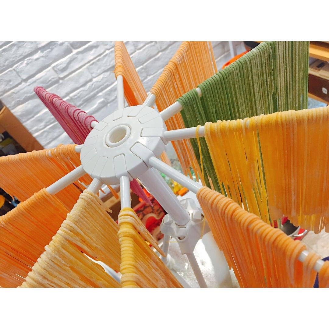 自制纯天然蔬菜汁彩色面条