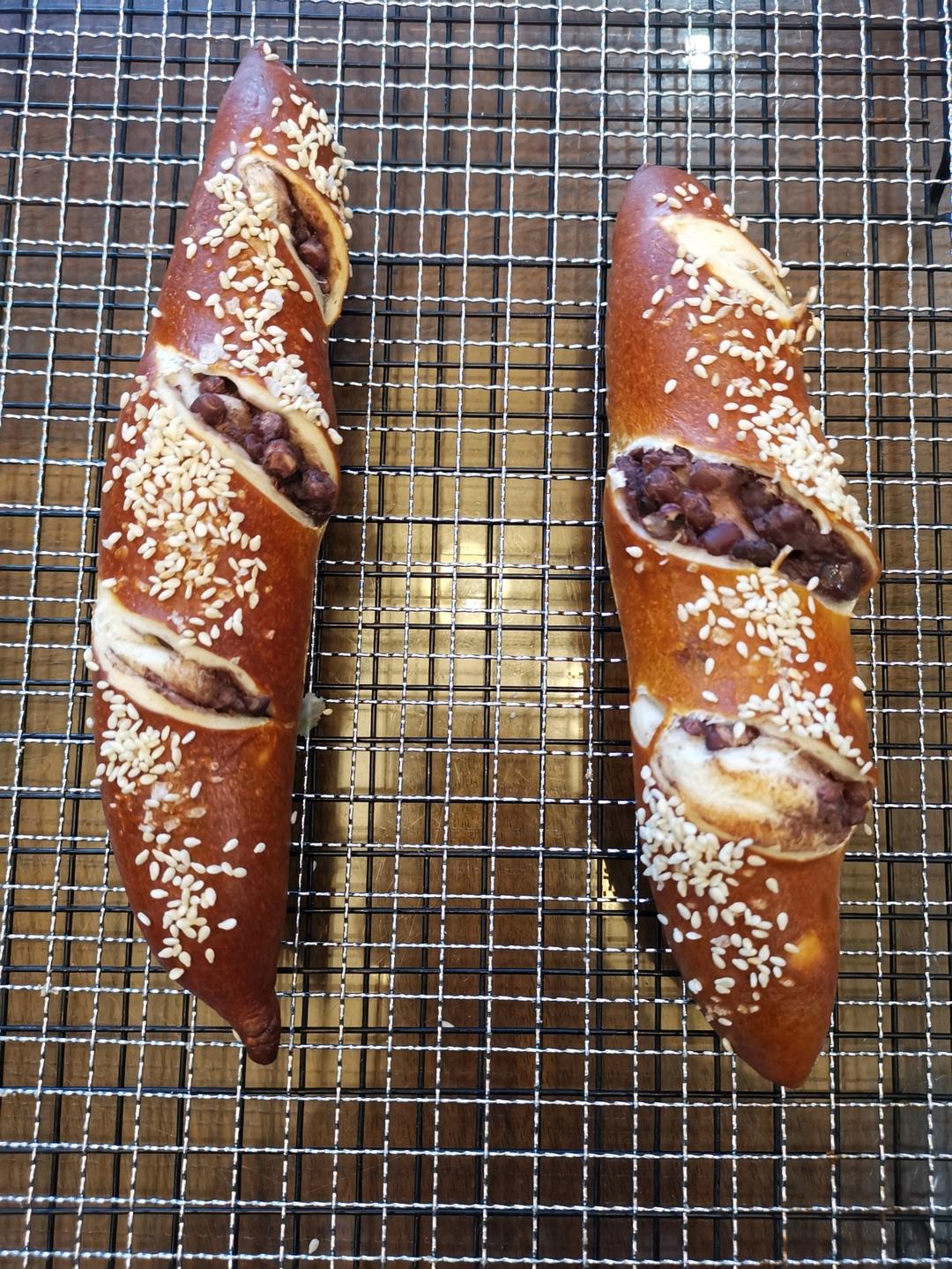芝士肉松/蜜豆全麦碱水棒🥨