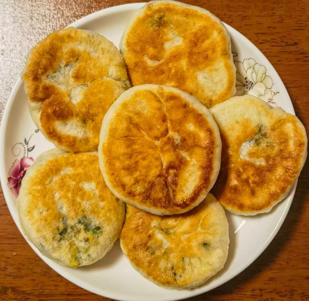 酥脆韭菜鸡蛋馅饼