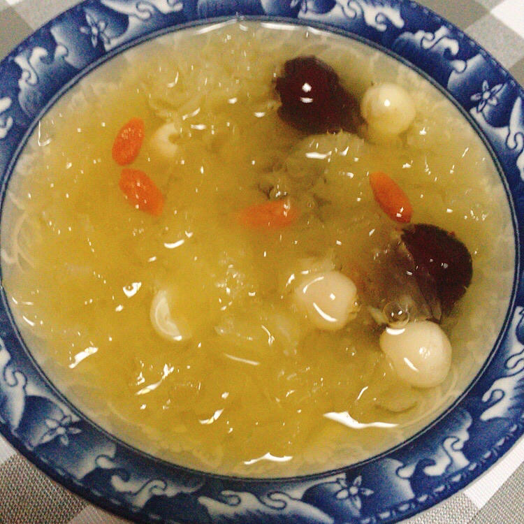红枣银耳莲子羹（有出胶质、出胶，懒人的电压力锅版）