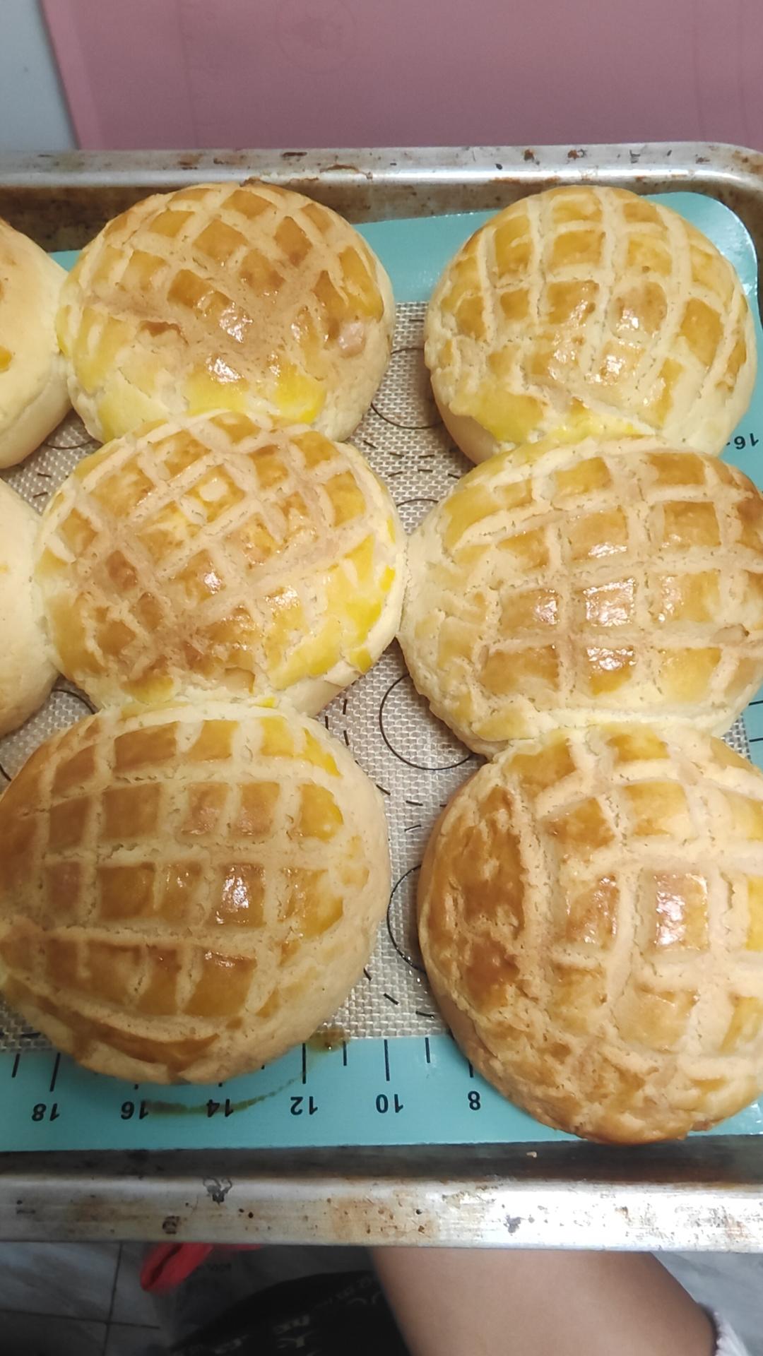 好吃到炸裂的港式菠萝包（附带制作酥皮的小视频）