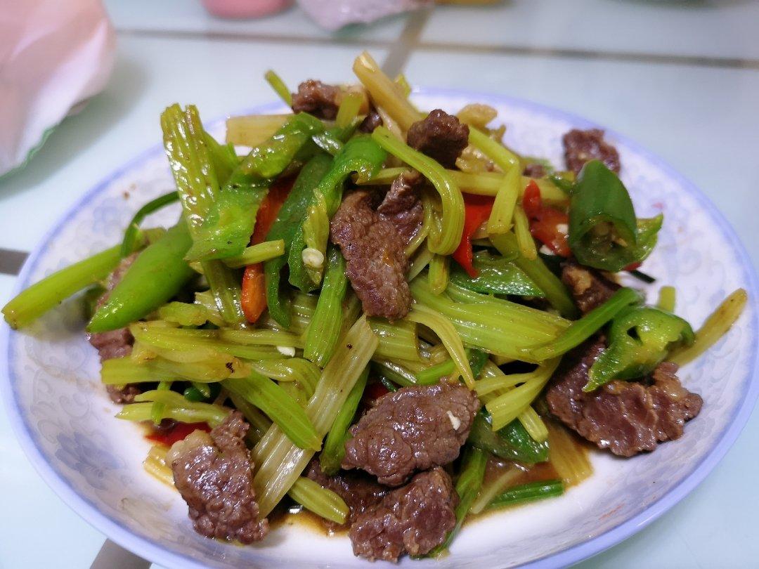 芹菜炒牛肉