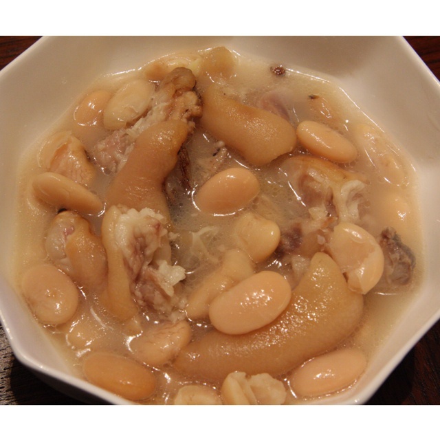芸豆猪蹄汤