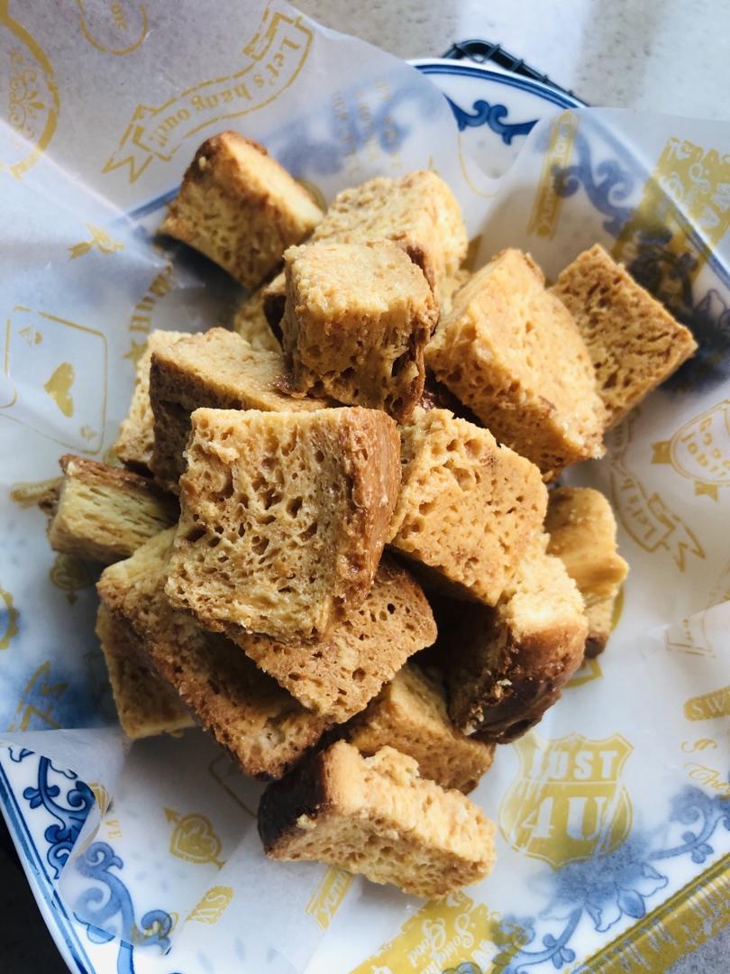 失败的面包把它做成超好吃的焦糖面包脆（消耗剩余淡奶油）