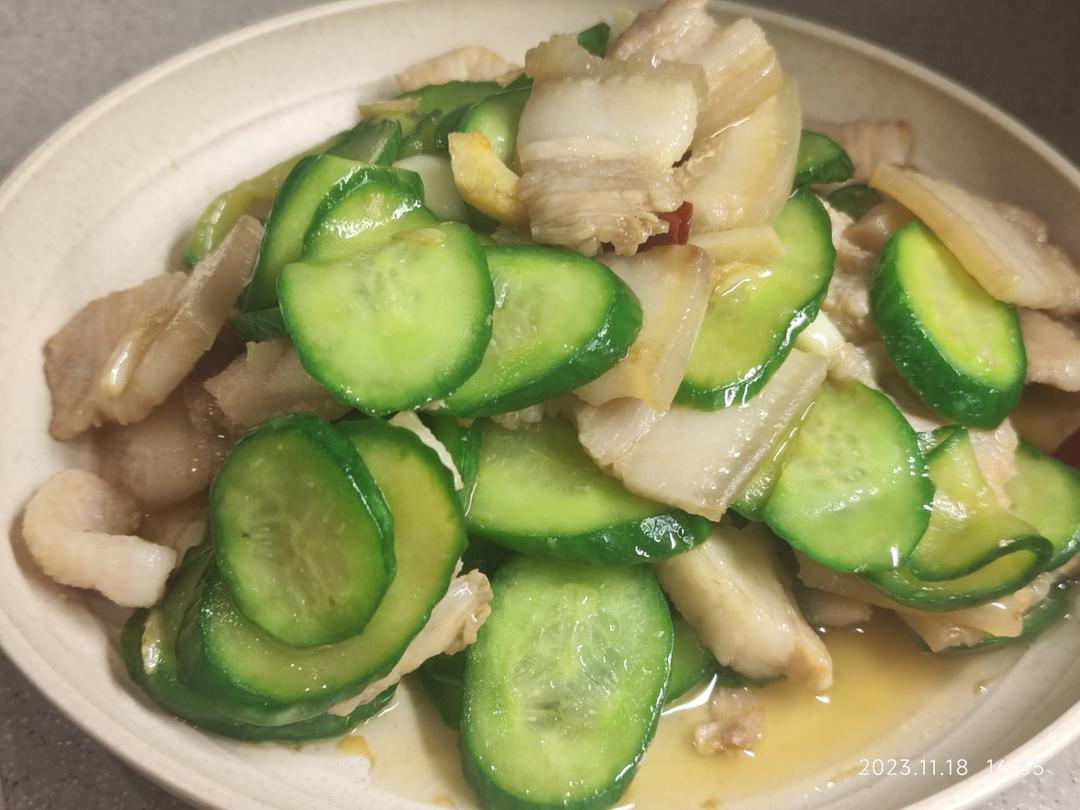 厨师长教你：“脆青瓜炒肉”的家常做法，爽脆的口感另一番感受