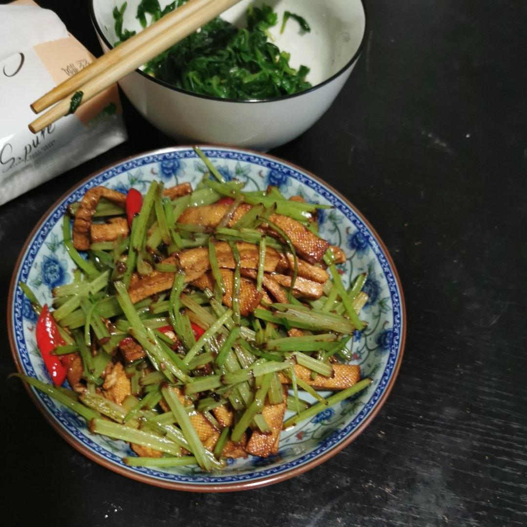 素菜：芹菜炒豆腐干