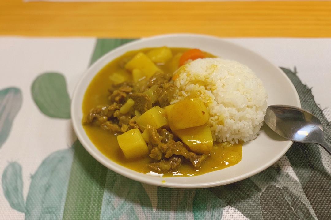日式咖喱牛肉饭