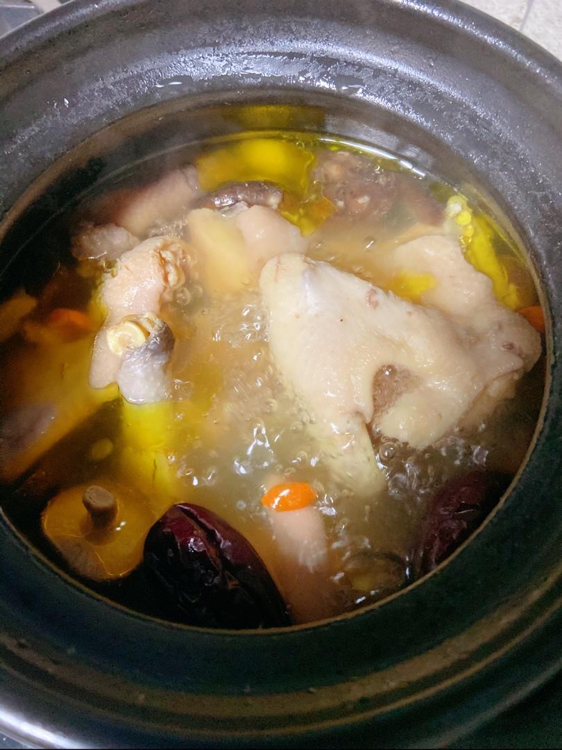 香菇炖鸡汤