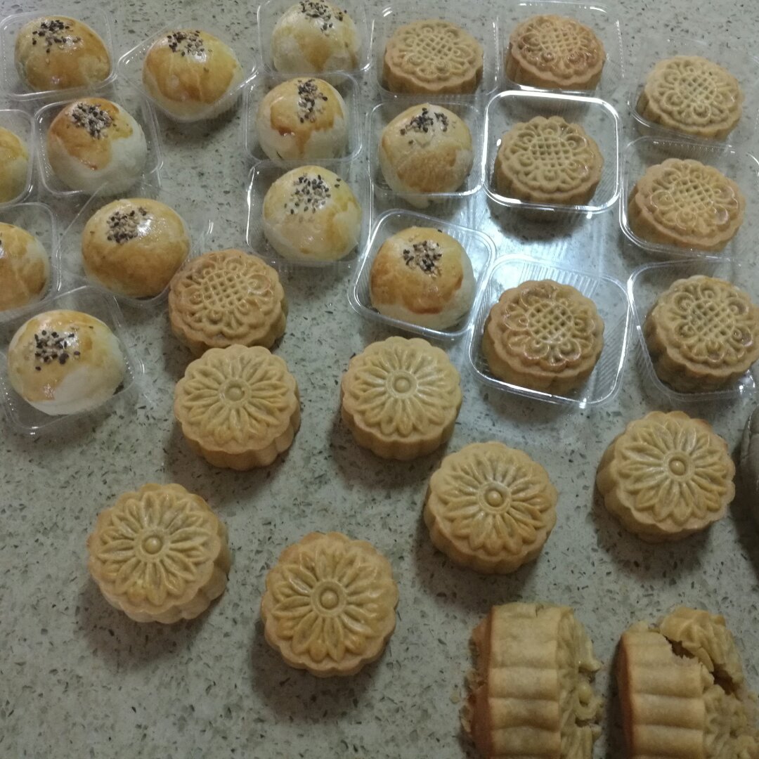 广式月饼—蛋黄莲蓉月饼