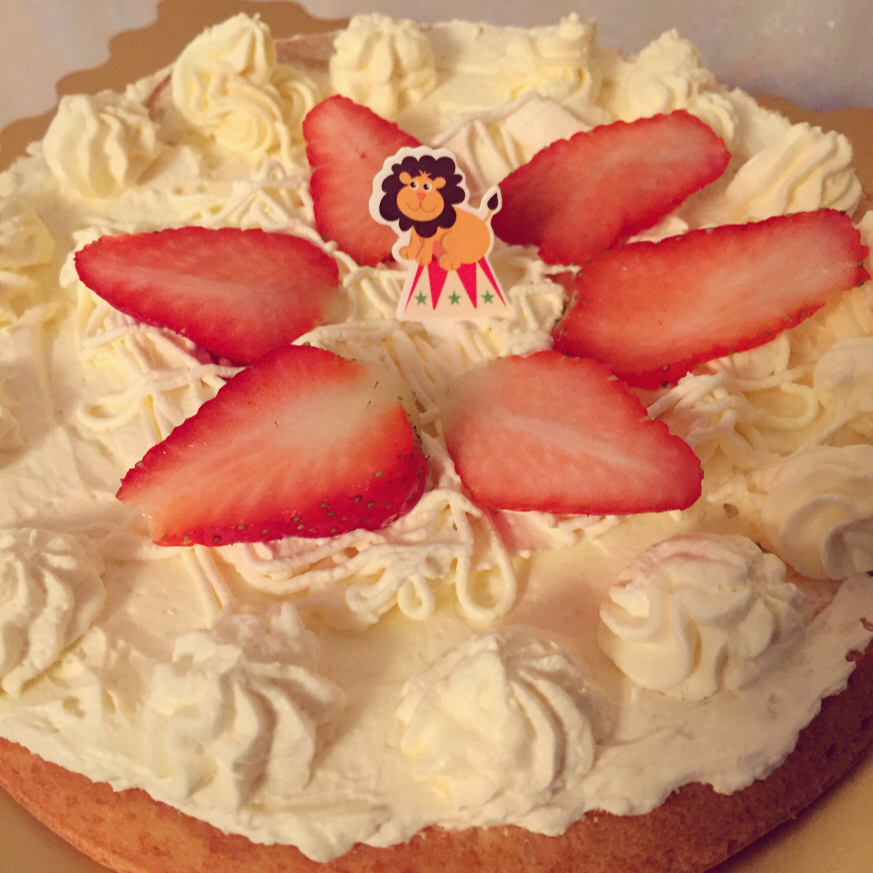 草莓鲜奶油蛋糕