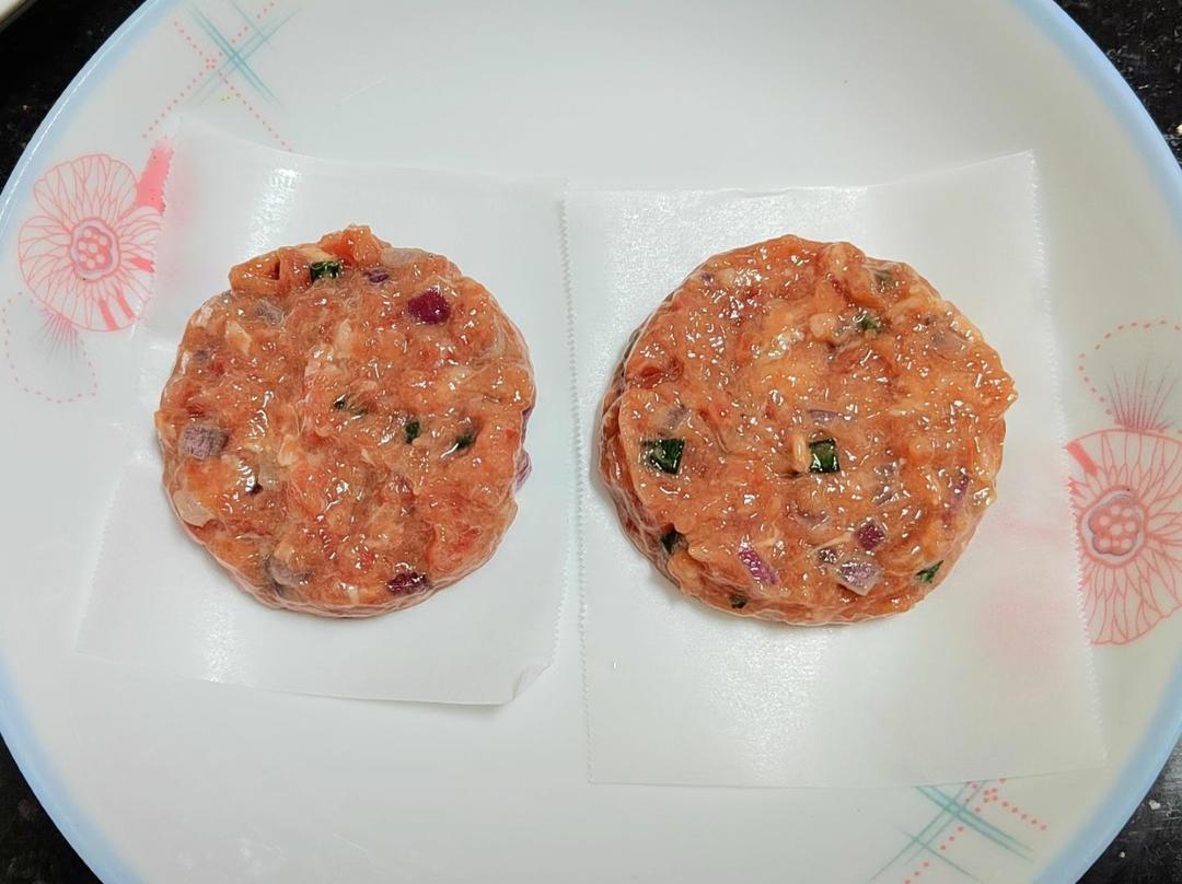 鲜嫩多汁牛肉饼