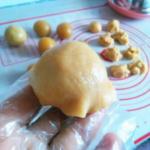广式蛋黄莲蓉月饼----低糖版的做法 步骤7