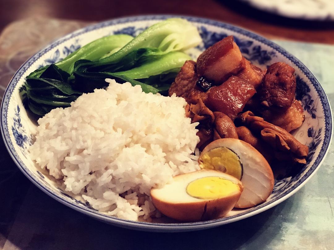 洋葱酥卤肉饭